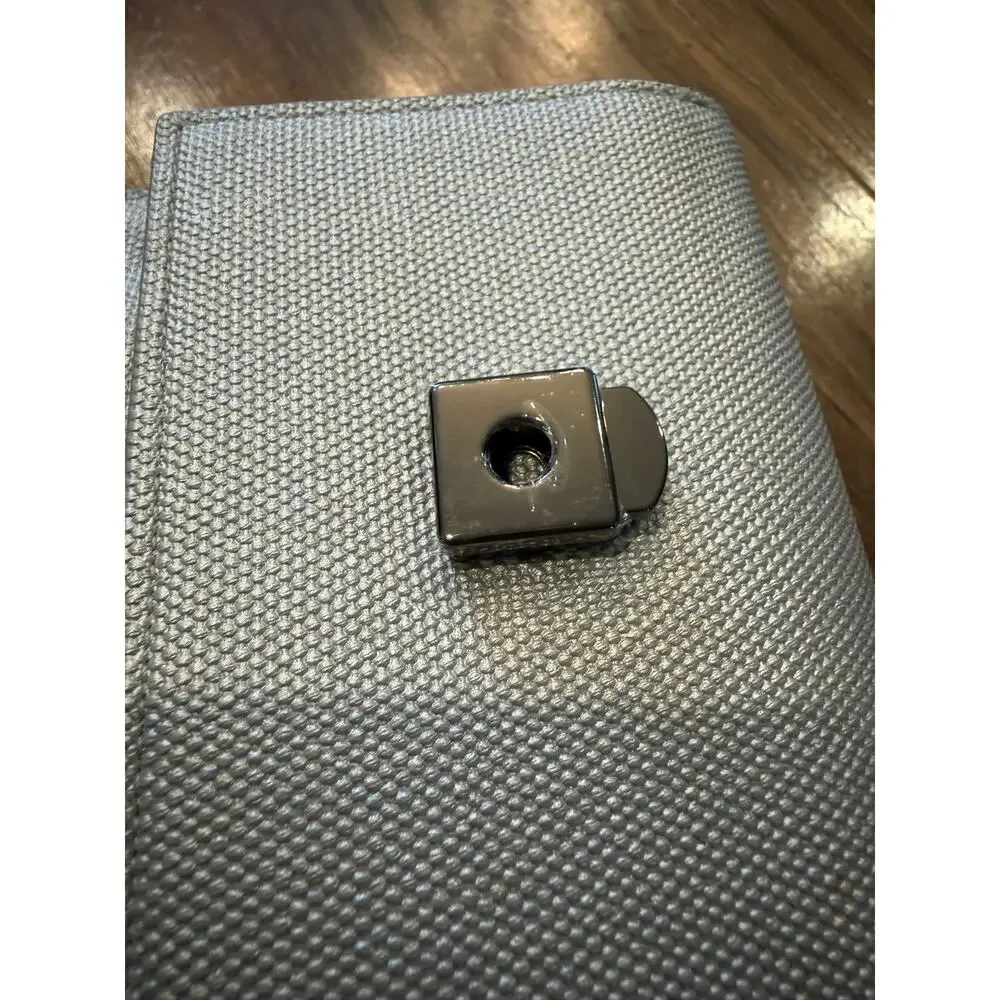 Lug wallet
